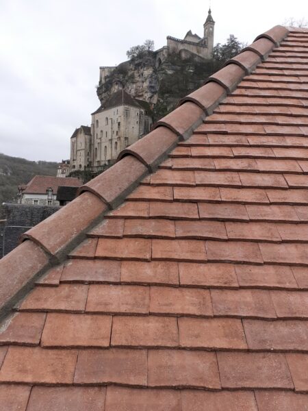 Office du tourisme Rocamadour (Dept 46). Tuiles plates en terre cuite gamme MH, 1 teinte 1 patine